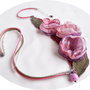 colier floral roze nuantat