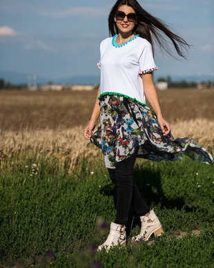 tricou cu ciucuri si fluturi colorati