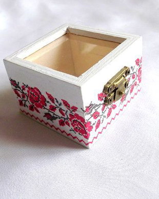 cutiuta cu motiv traditional 32835