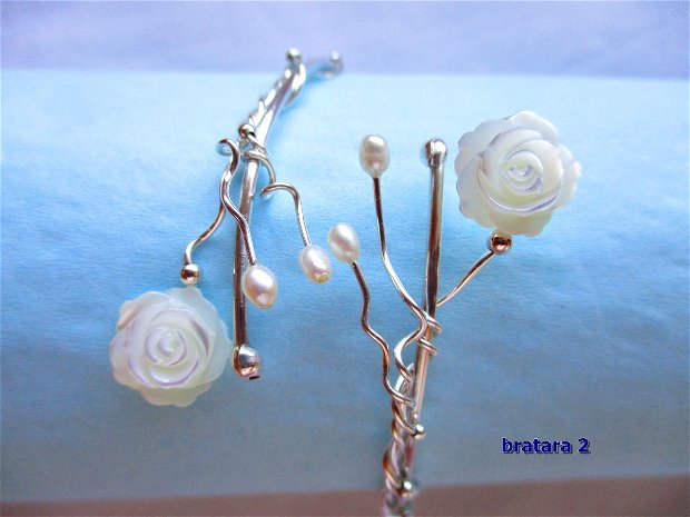 La comanda- Bratara argint impletita cu doi trandafirasi  sidef si perle de cultura, reglabila