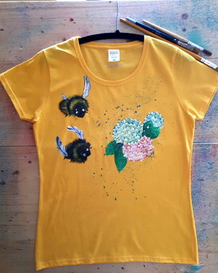 Tricou pictat manual