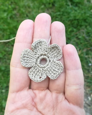 Floricele crosetate. Aplicatii crosetate. Flori din bumbac