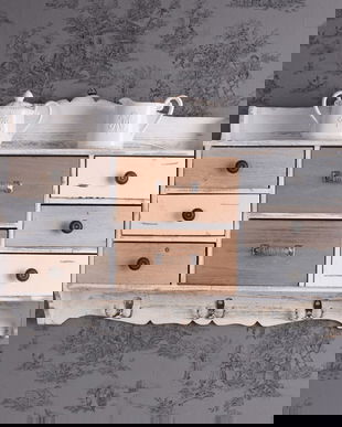 Bufet din lemn masiv antichizat bej