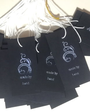 Price tags. Etichete. Etichete negre stampilate manual