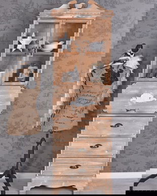 Vitrina din lemn masiv maro cu doua rafturi si trei sertare