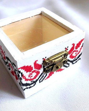 cutiuta cu motiv traditional 32863