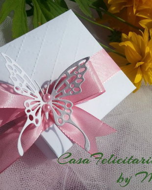 Cutie decorata cu fluture-pentru marturii nunta sau botez
