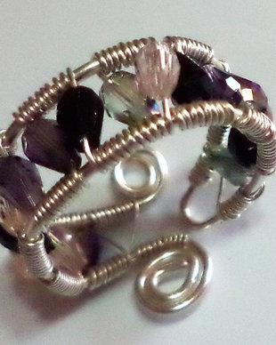Inel handmade din sarma gilt si cristale tip swarovski