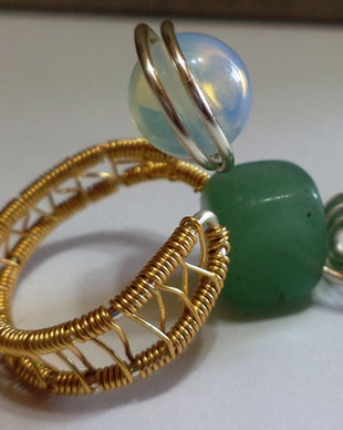 Inel handmade din sarma gilt,opalit si aventurin