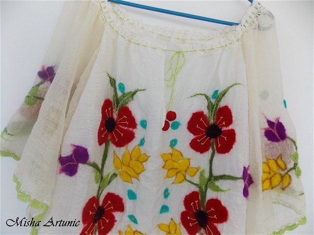 vandut - Bluza cu motiv floral impaslit
