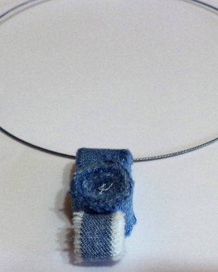 Colier handmade cu pandantiv din denim