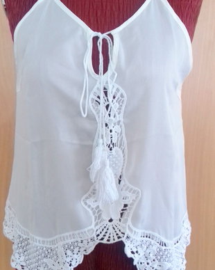 top cu dantela