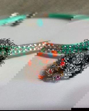 Chocker handmade din snur suede faux cu tinte si pandantiv din sarma cu margele de nisip(margeluta creata)