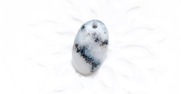 Pandantiv  opal dendritic cu orificiu larg - unisex