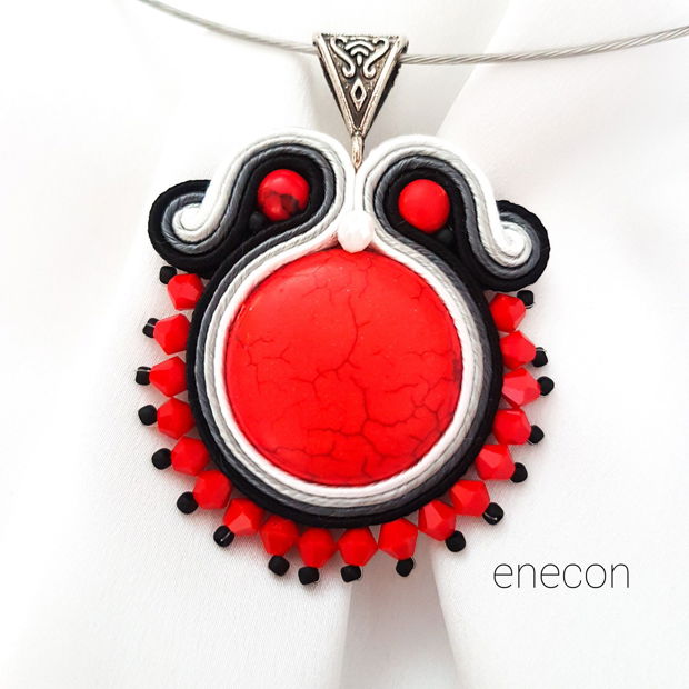 Pandantiv soutache rosu si negru