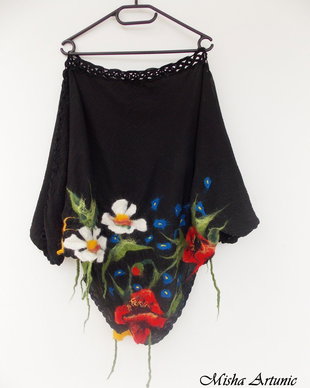 VANDUT - Bluza in colt cu flori de vara impaslite