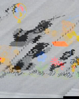 Fata de masa cu ursuleti