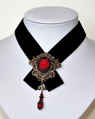 Colier choker și camee cu trandafir