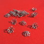 Capac model floare din sarma rasucita de argint antichizat aprox 3x7 mm