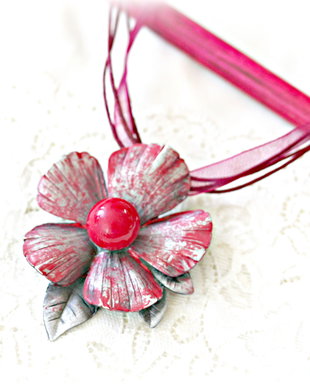 Brosa colier Floare cu perla grena