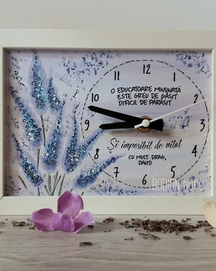 Ceas personalizat handmade pictat manual educatoare invatatoare lavanda