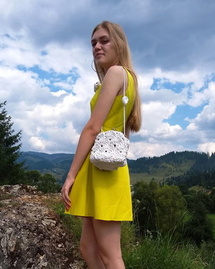 Geanta crosetata alba cu cadru si lant