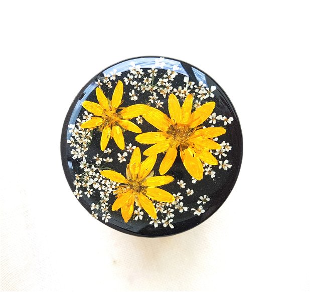 Cutie pentru bijuterii decorata cu flori presate in rasina