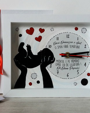 Ceas personalizat handmade pictat manual medic