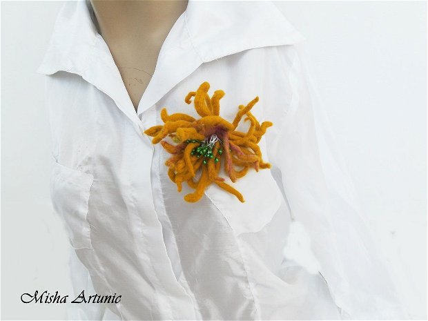 Brosa impaslita Crizantema