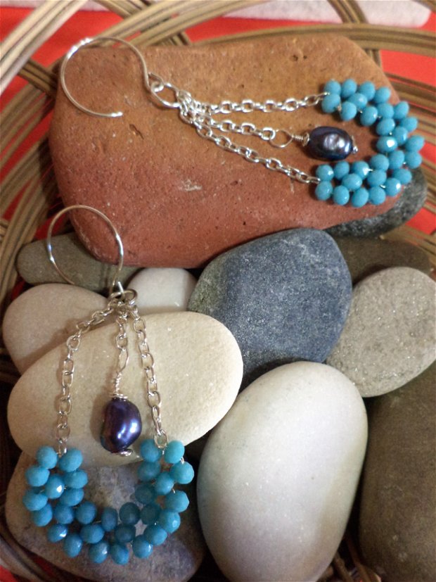 Cercei handmade din sarma gilt,cristale tip swarovski si perle de cultura - blue