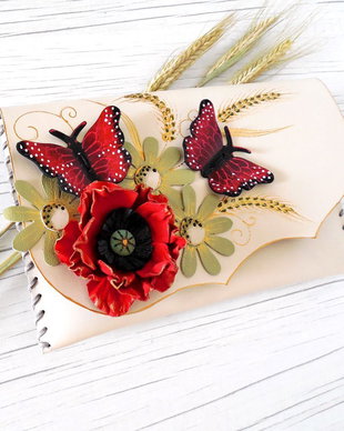 poseta plic handmade unicat din piele - Red Poppy And Butterflies
