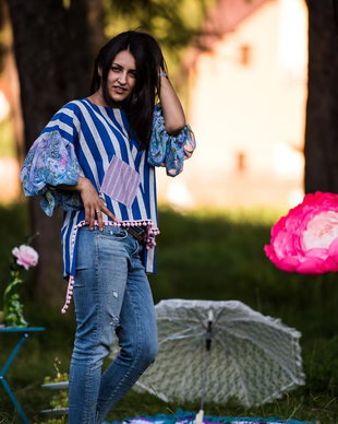 TRICOU /BLUZA cu ciucuri si voal