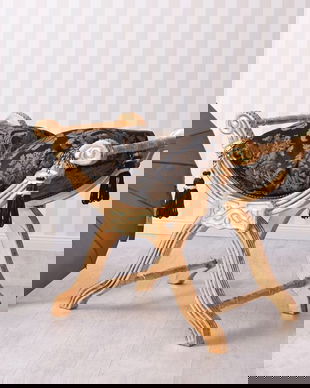 Scaunel turcesc din lemn masiv auriu cu tapiterie neagra