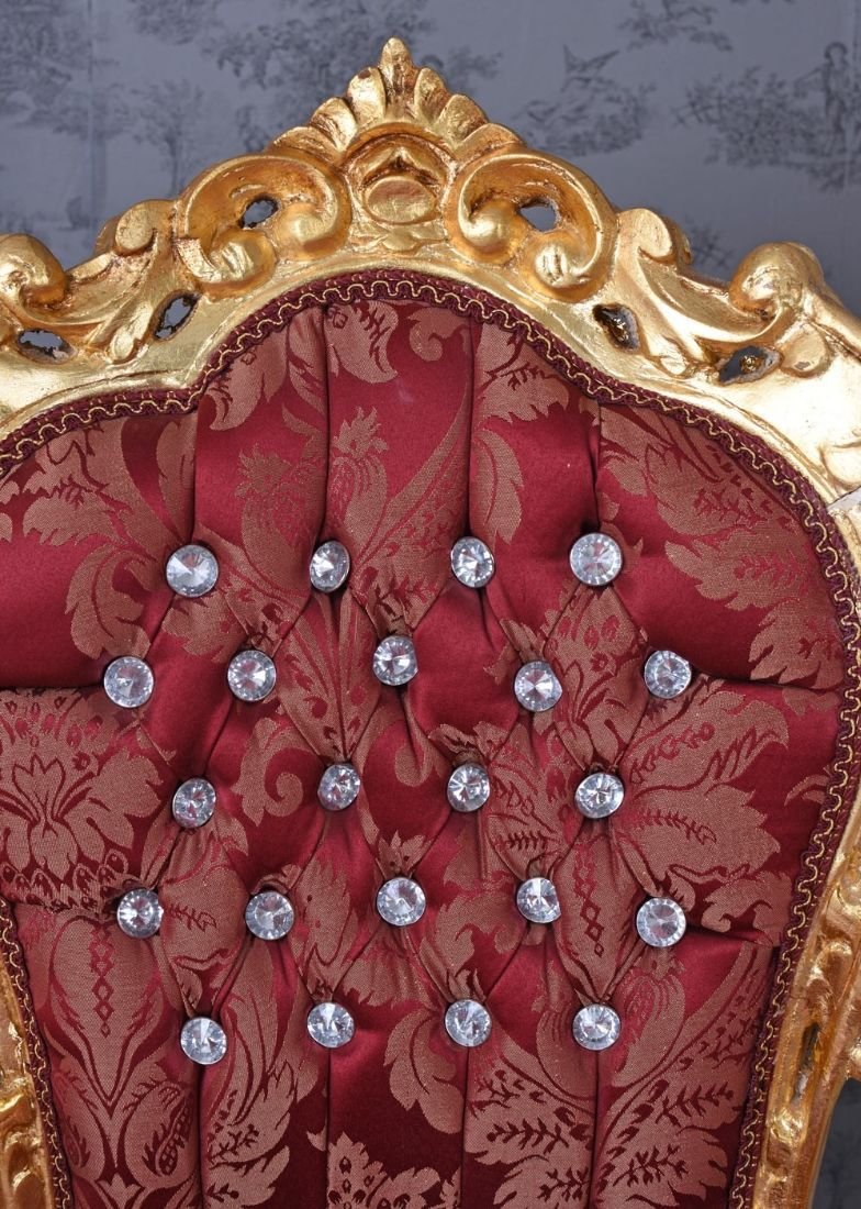 Semifotoliu din lemn masiv auriu antichizat cu tapiterie din matase rosie