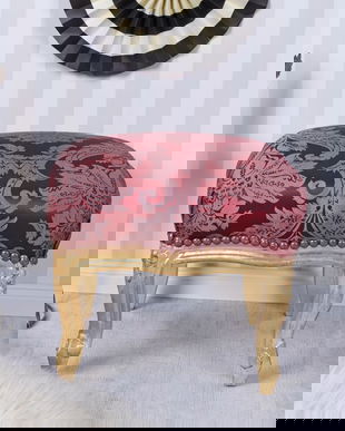 Scaunel din lemn masiv auriu cu tapiterie din matase rosie