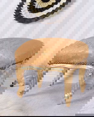 Scaunel din lemn masiv auriu cu tapiterie din matase aurie