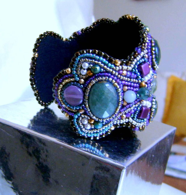 Retinuta E / Bratara vintage "Purple-green-gold"
