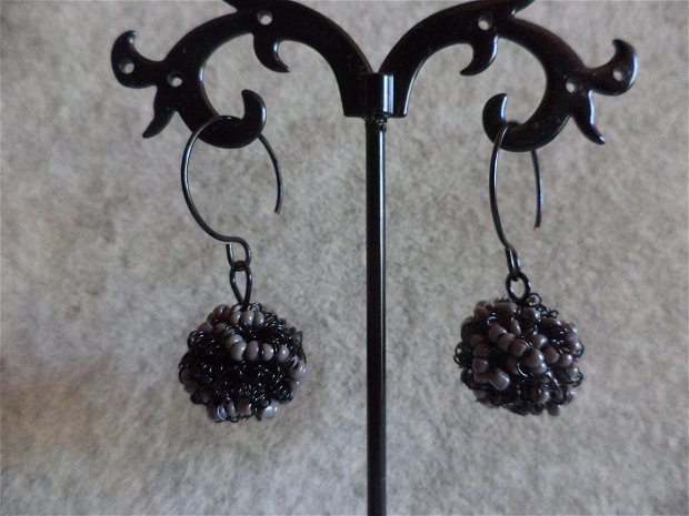 un set de bijuterii handmade din sarma de cupru vopsita negru si margele de nisip - black