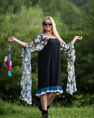 rochie cu maneci foarte lungi