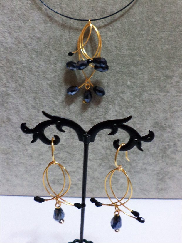 Set bijuterii handmade din sarma gilt si cristale tip swarovski - gold & black