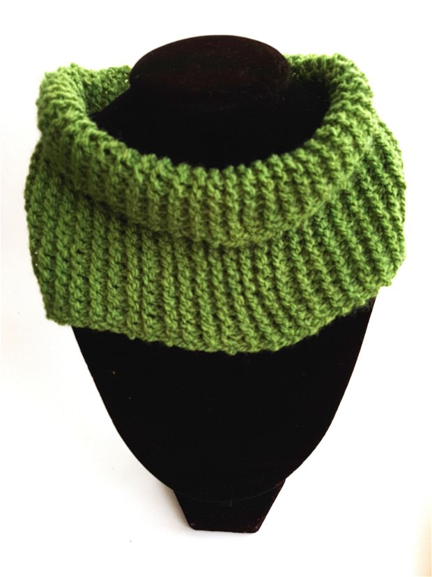 Fular circular, verde, tricotat manual