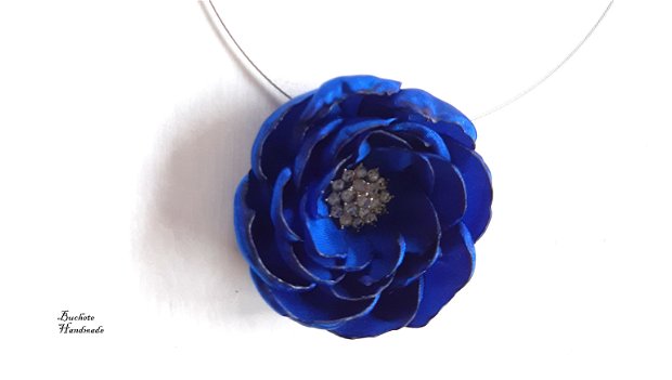 Set bijuterii cu flori textile/Set colier,cercei si inel albastru royal