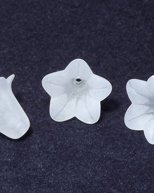 Margele din acril, frosted, floare, 16x12 mm, albe