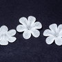 Margele din acril, frosted, floare, 33x8 mm, albe