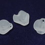 Pandantiv din acril, frosted, frunza, 15x15x4 mm, albe