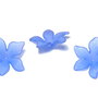 Margele din acril, frosted, floare, 29x27 mm, albastre