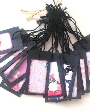 Price tags. Etichete. Etichete negre stampilate manual