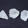 Margele din acril, frosted, floare, 20x20 mm, albe