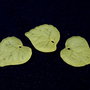 Pandantiv din acril, frosted, frunza, 16x15 mm, galbene
