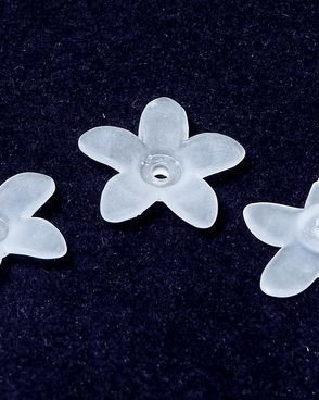 Margele din acril, frosted, floare, 16x4 mm, albe